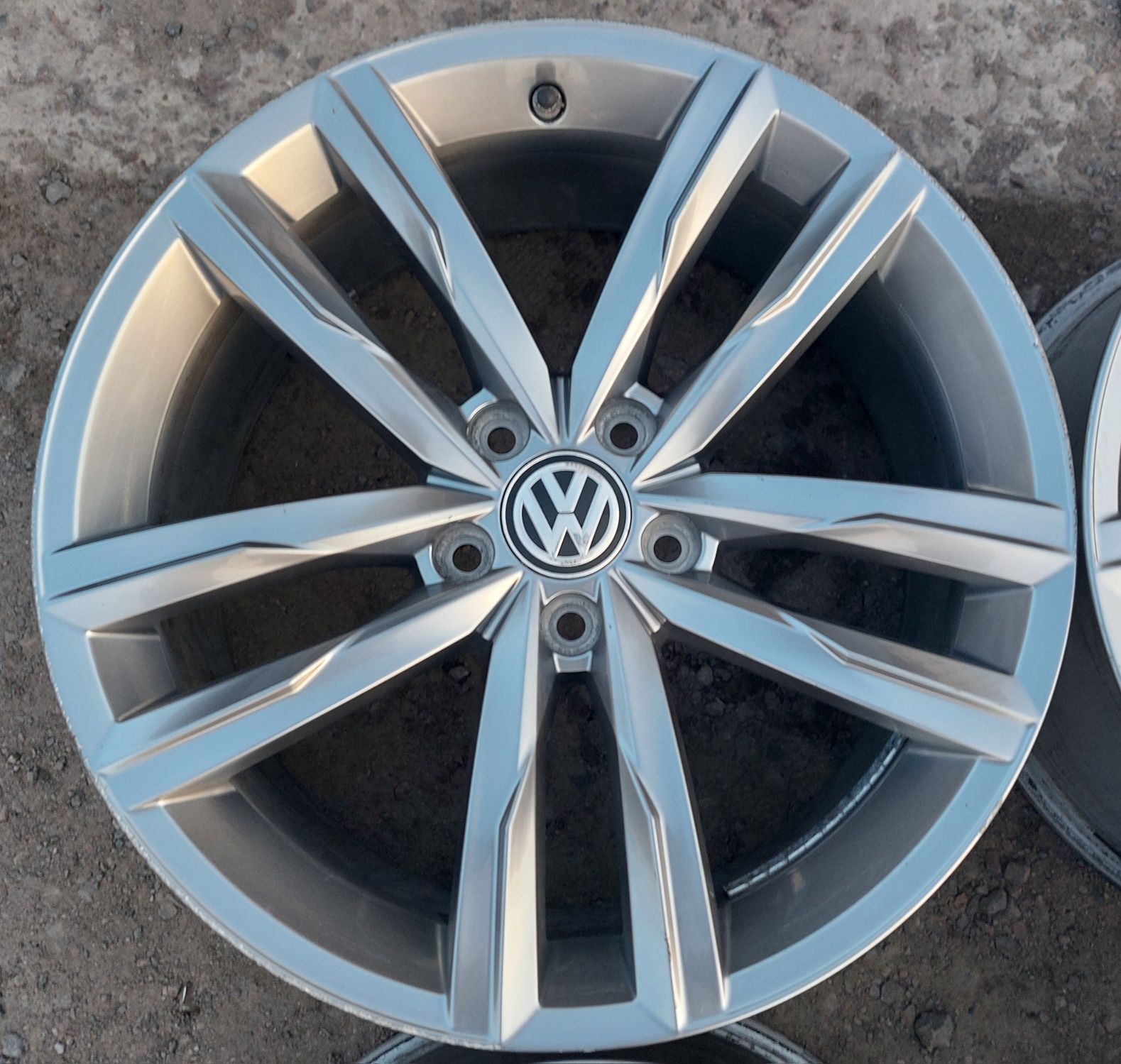 5 112 R18 VW Passat Tiguan Touran Golf