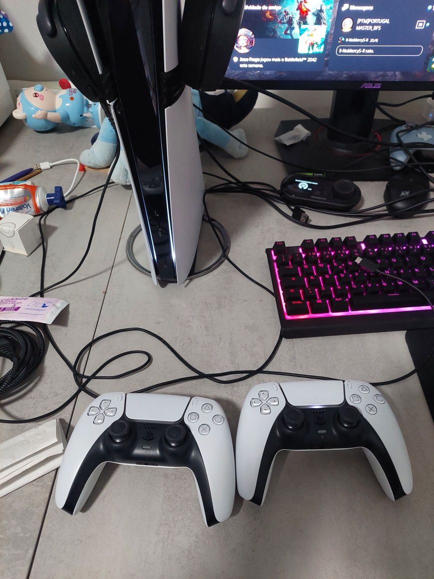 Troco ps5 pro com dois comandos