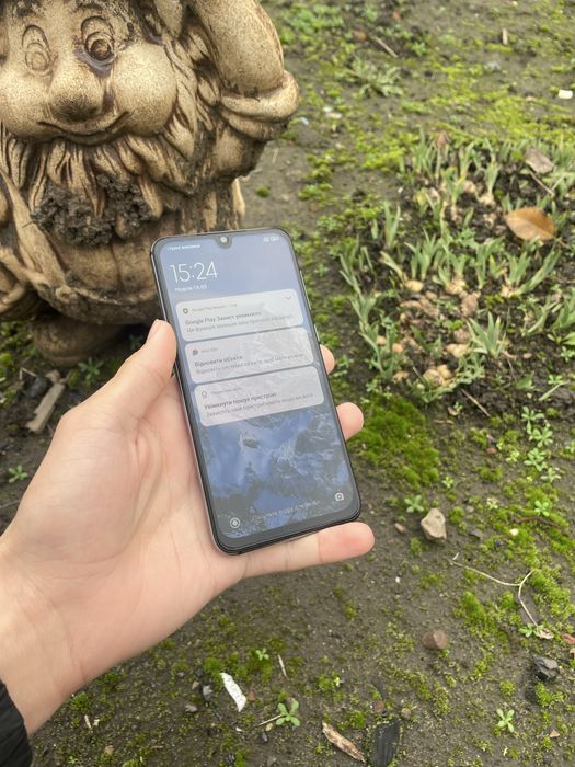 Продам xiaomi Mi 9 SE 128gb