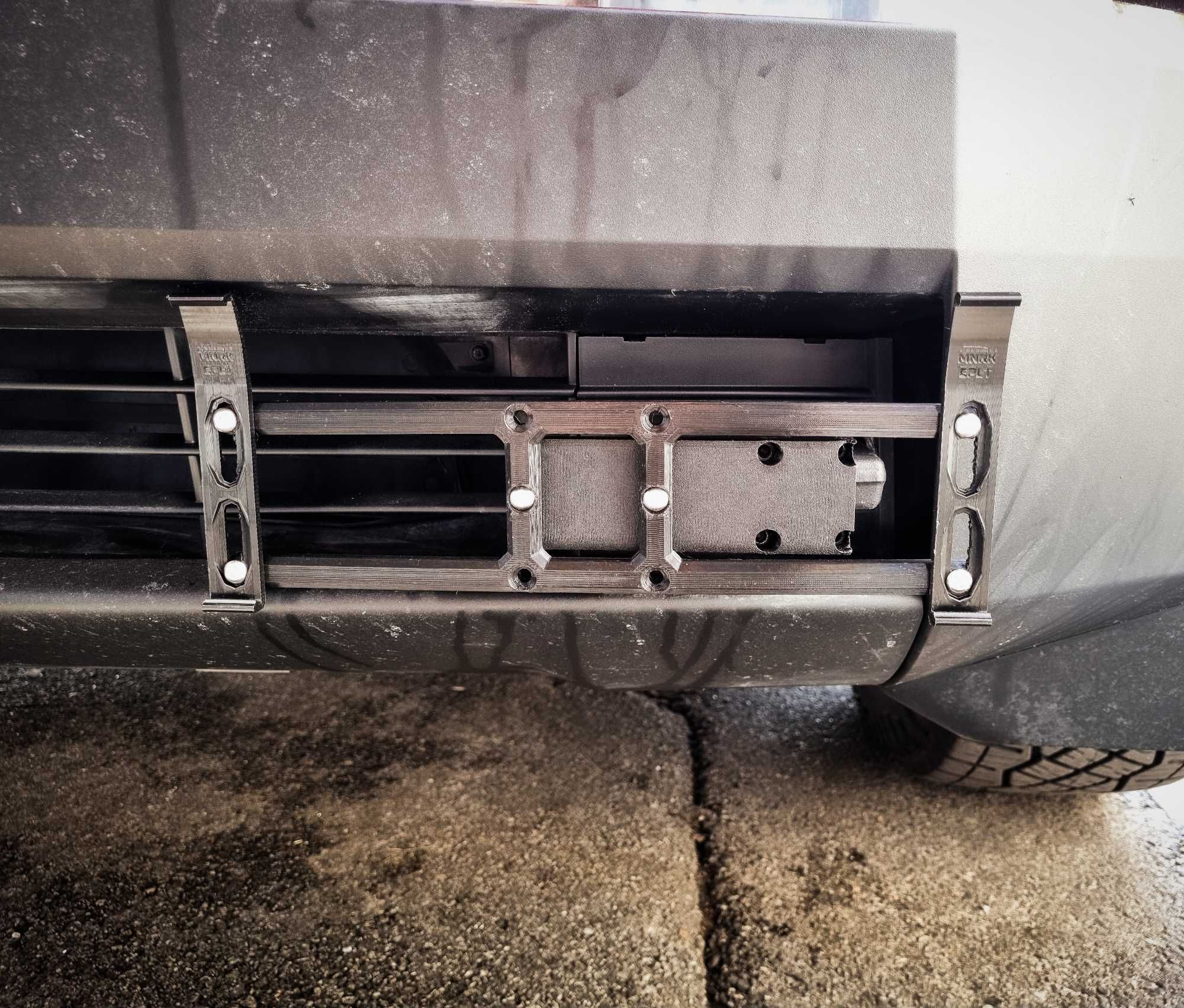 Крепление под номерной знак Tesla Cybertruck