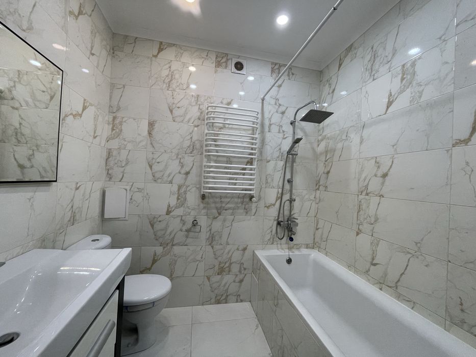 ЦЕНТР!Продаж простороі та світлої 2 кім квартири!