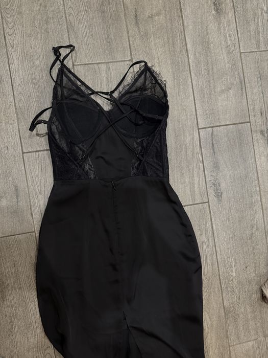 Корсетна сукня з атласною спідницей gepur