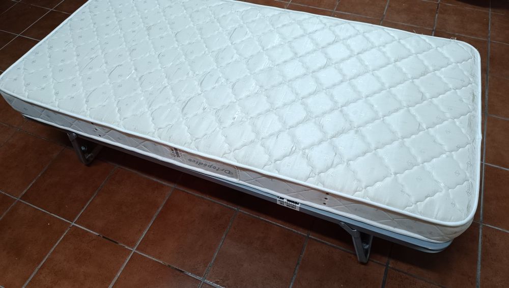 Cama de solteiro de abrir/fechar