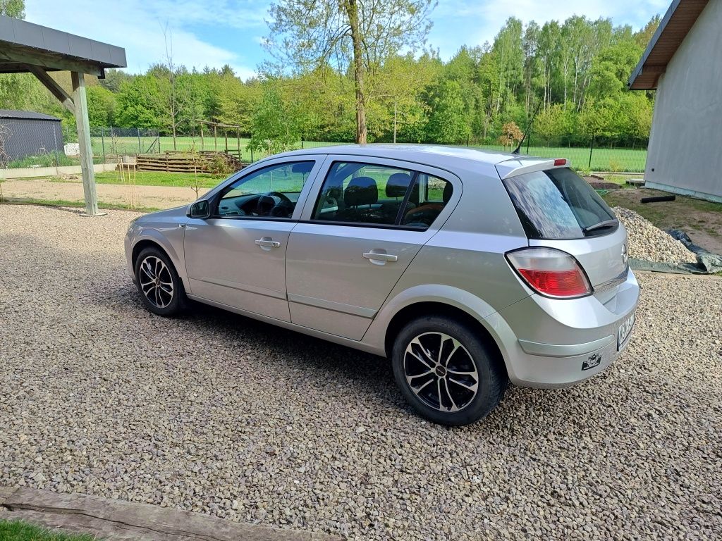 Opel Astra H 1.6 benzyna