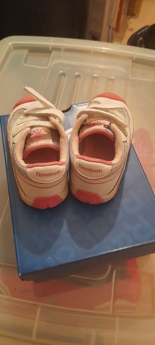 Sapatilhas de bebé marca Reebok