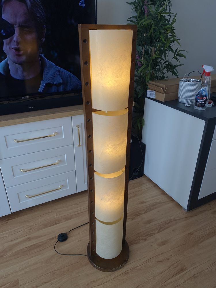 Lampka stojąca z żarówkami