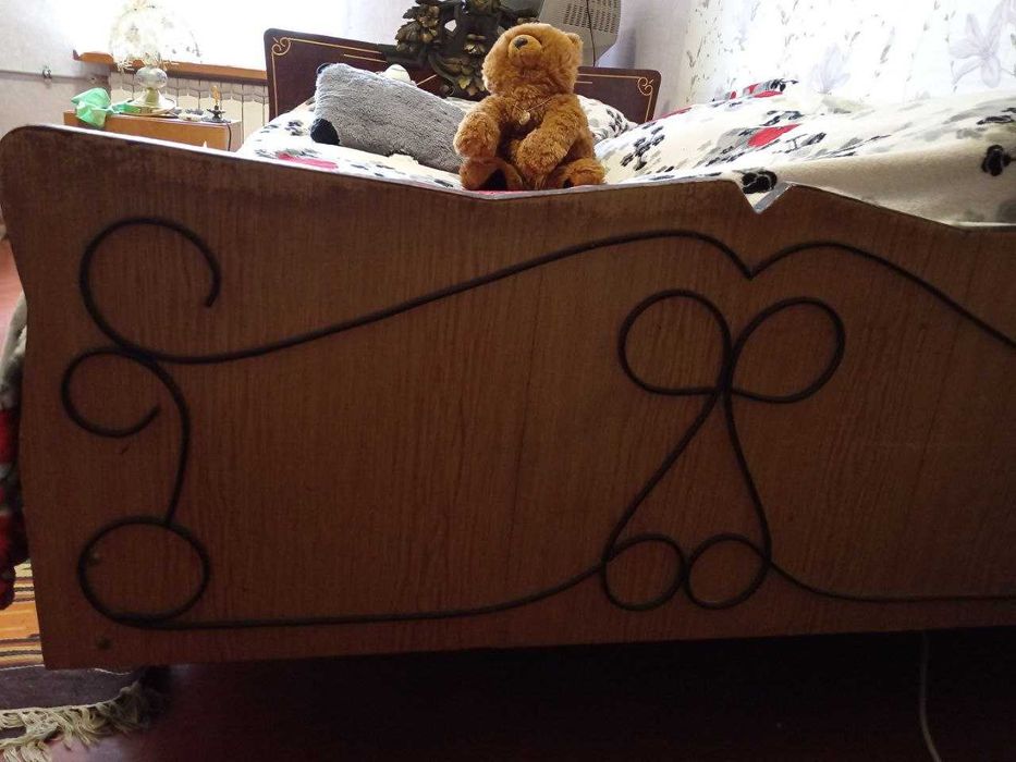 Ліжко двоспальне