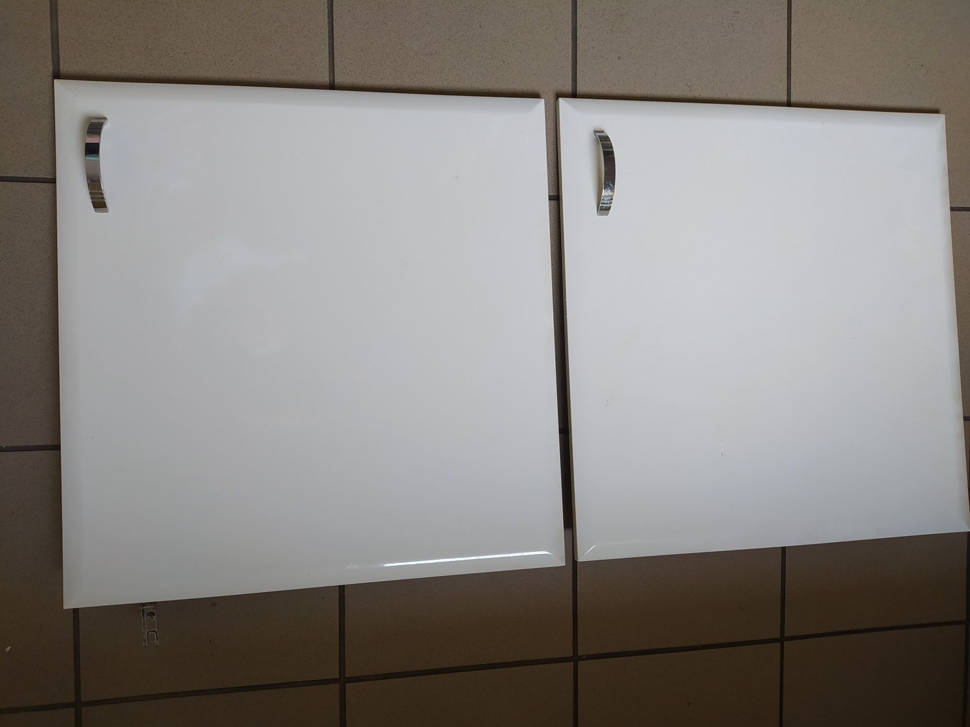 Zabudowa łazienkowa - fronty, półki, biały lakier