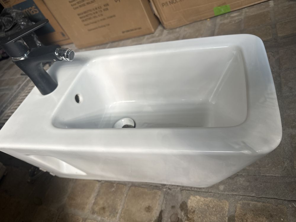 Bidet Catalano z baterią