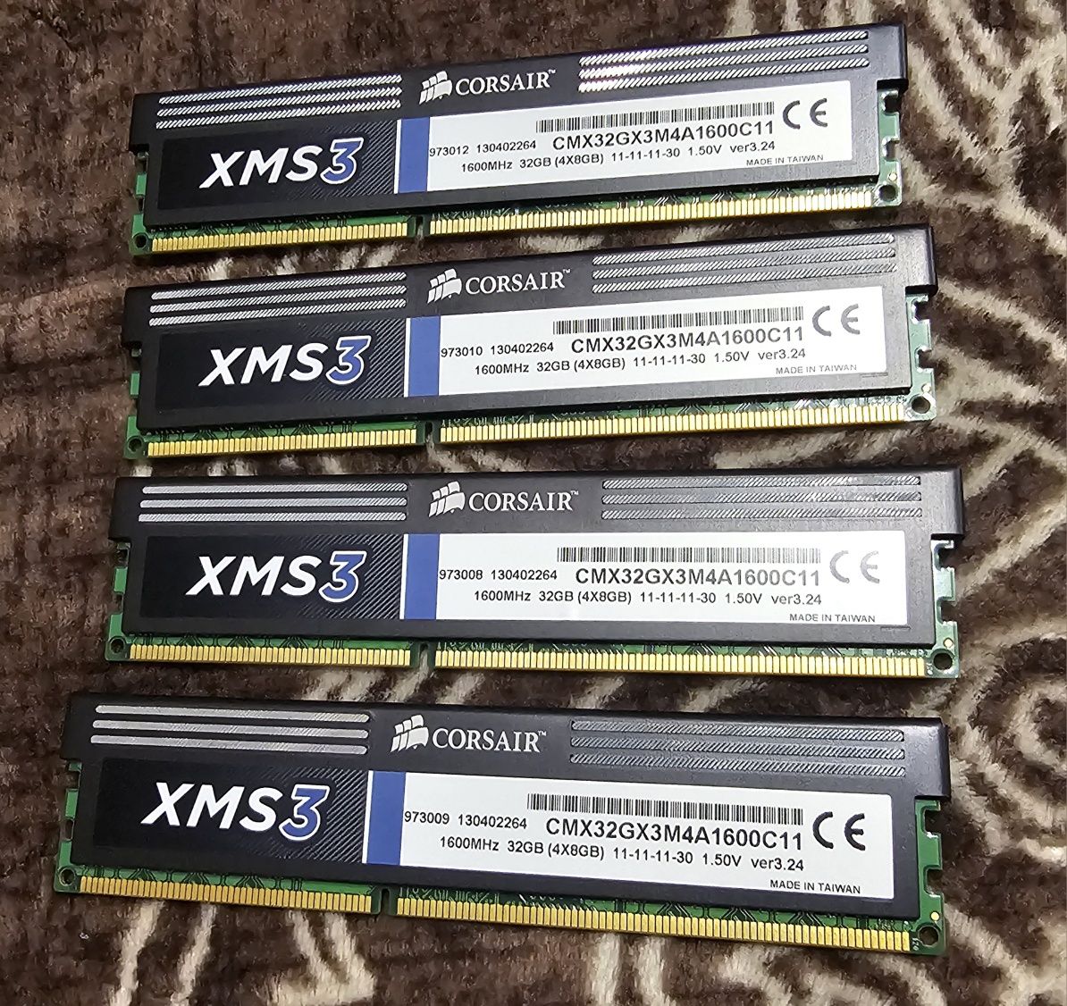 Память DDR3 4x8GB 32gb Corsair 1600