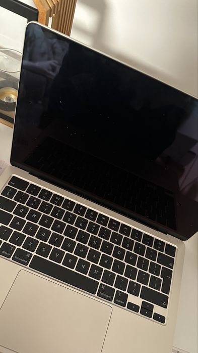 Macbook air m2 13,6 złoty 8GB 256GB SSD