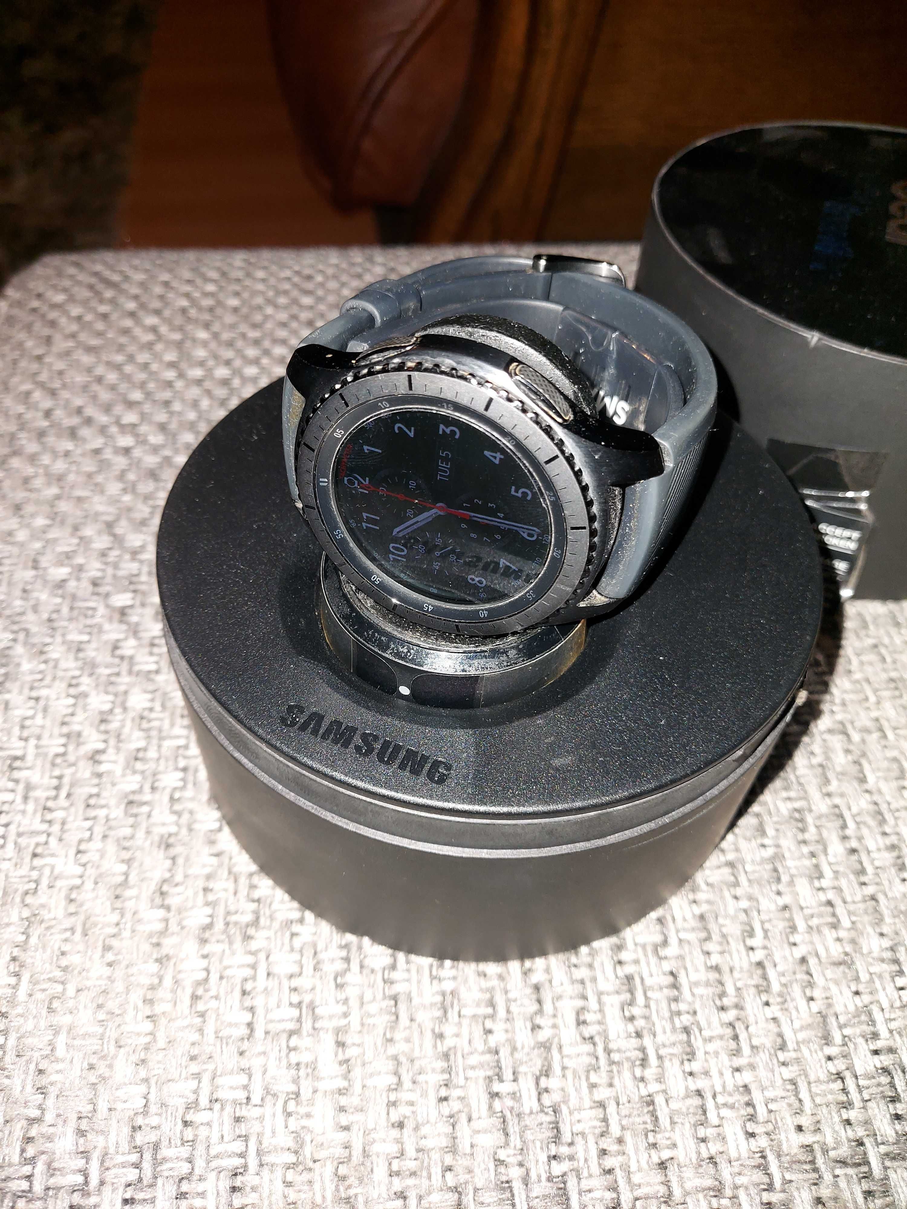 Sprzedam smartwatch samsung gear frontier s3