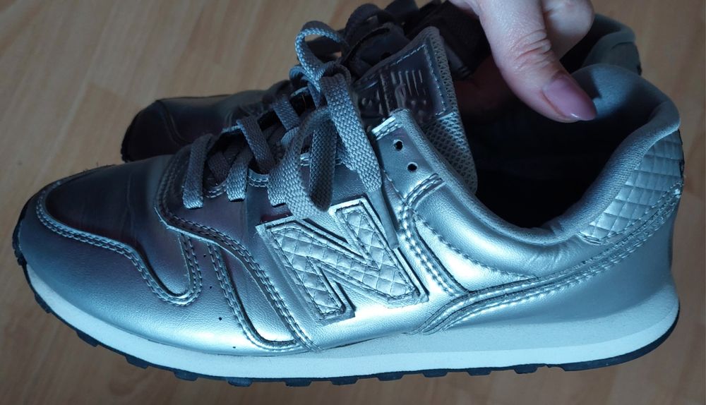 Buty damskie New Balance srebrne