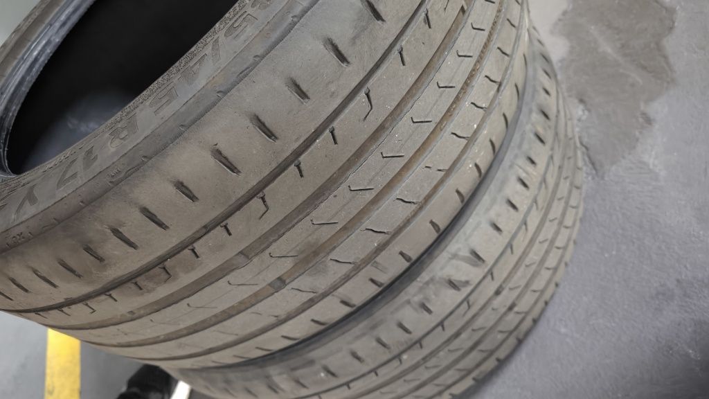 2  pneus 235/45/17 (30€ para todos) Porto