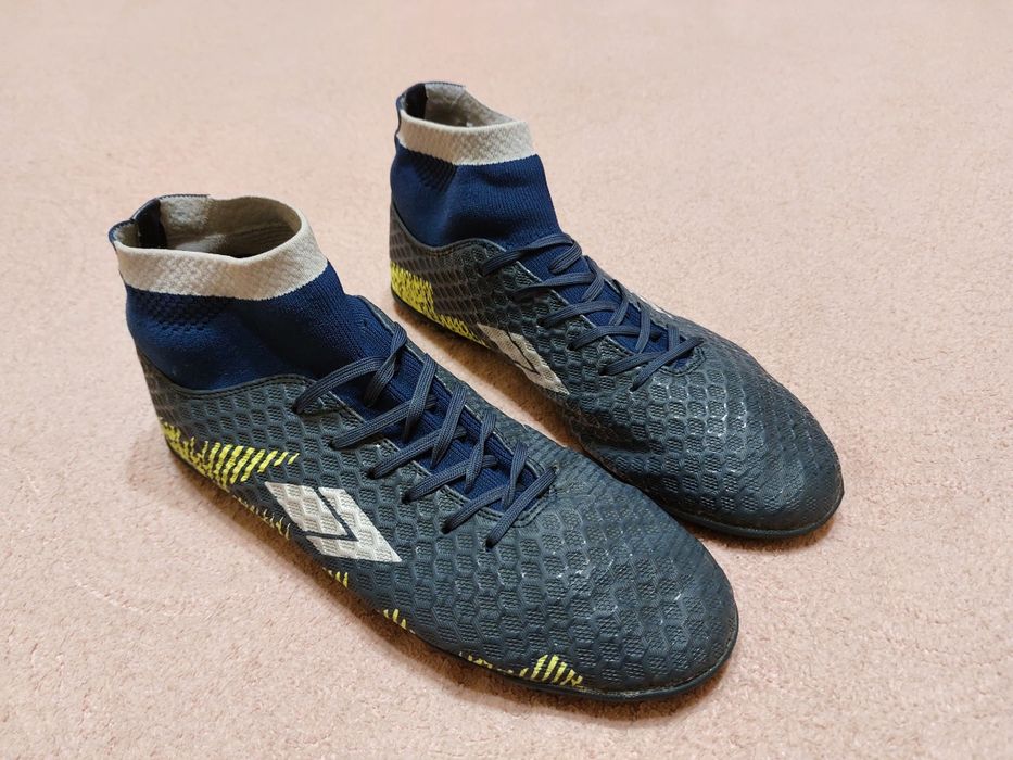 Чоловічі високі бутси для футболу недорого. Кросівки футболка штани