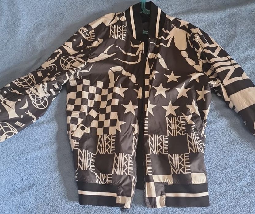 Casaco / kispo / corta vento Nike - tamanho M