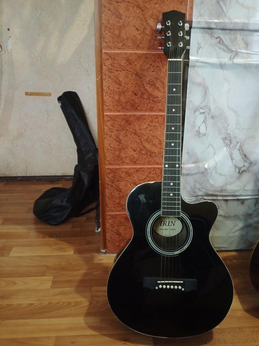 Продам акустичну гітару