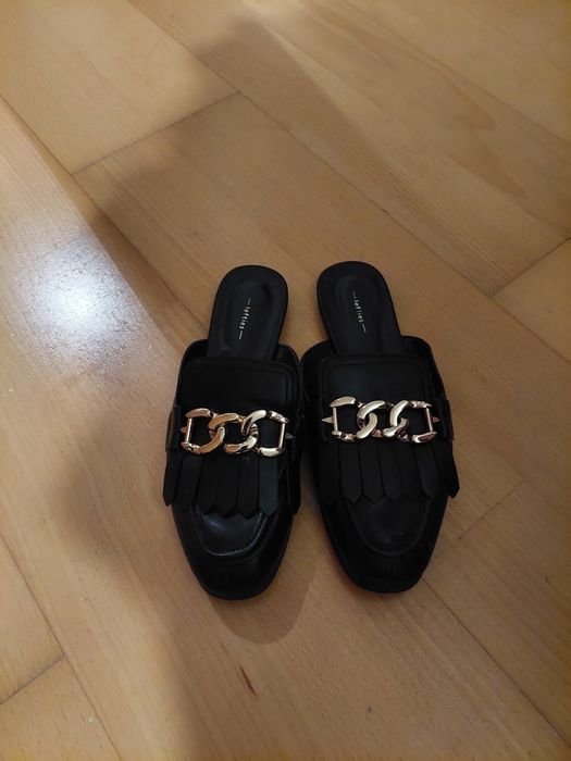 Mules em muito bom estado. Pretas n36 e camel n37. Pouco usadas