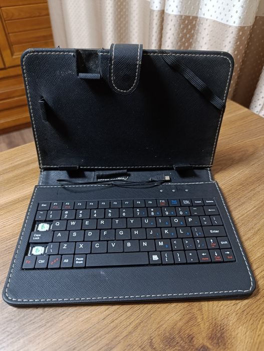 універсальний чохол з клавіатурою


Розмір: 

Довжина 23,3 см

Ширина