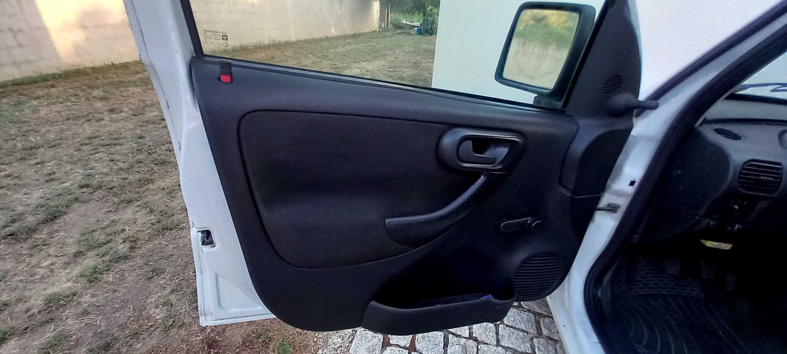Vendo Opel combo muito bem estimada