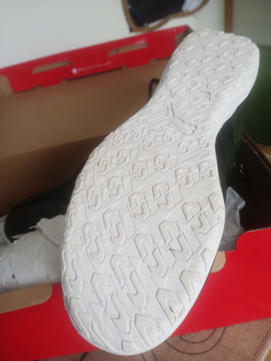 Sapatilhas futsal puma pro 37.  Novas.