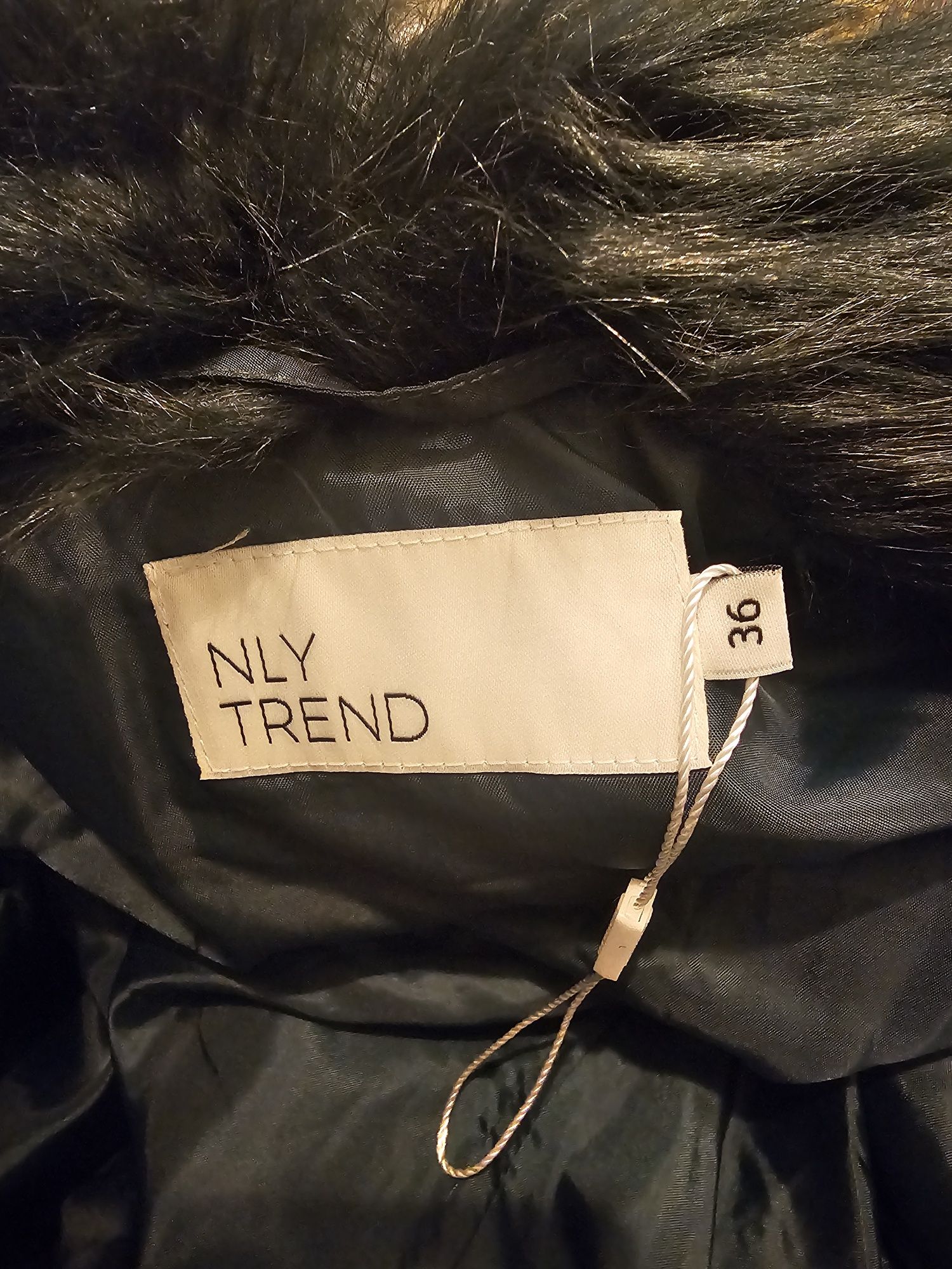 Sztuczne futerko z kieszeniami butelkowa zieleń Nly Trend r 36