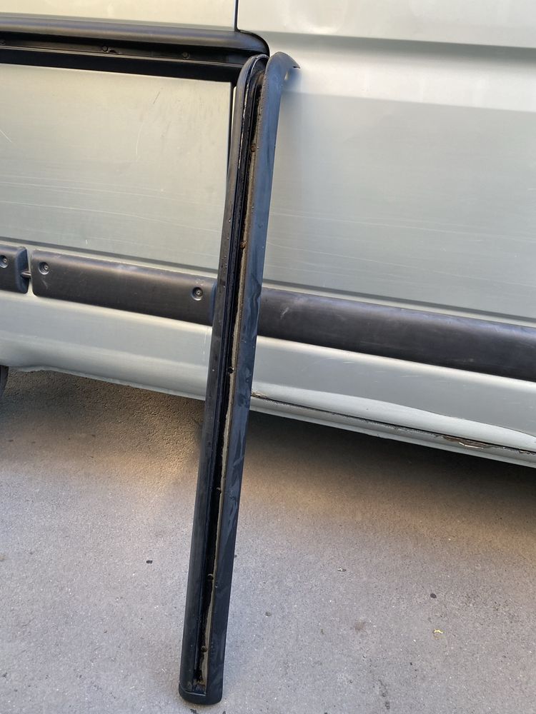 Середня планка бокових дверей Renault Master