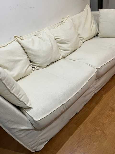 Sofá branco da AREA