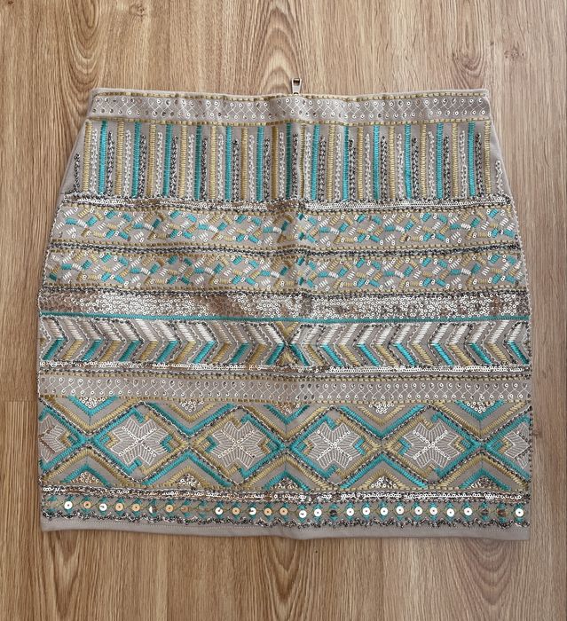 Saia com lantejoulas