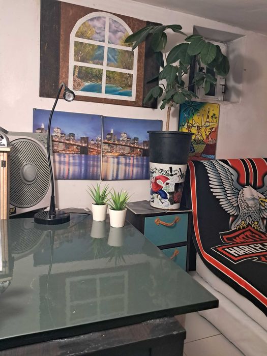 SOTÃO SOLTEIRO.Metro Chiado. CentroLisboa.Está DISPONÍVEL.