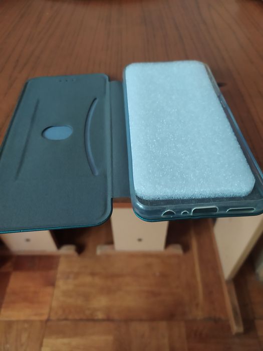 Продам чехол книжка Y6P