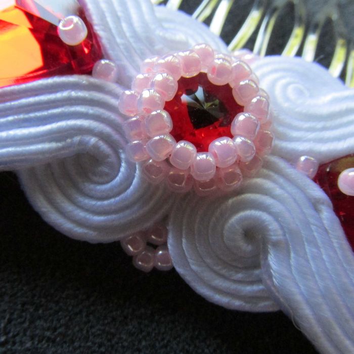 Biały grzebień do włosów, grzebyk ślubny, sutasz.