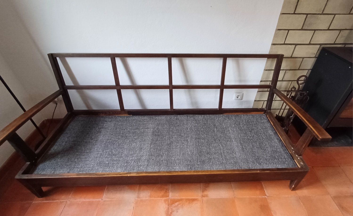 Vendo conjunto de sofás em madeira usados