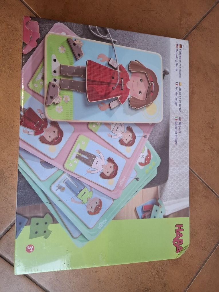 Sznurowanka/przewlekanka "Ubierz mnie" Haba wiek 3+