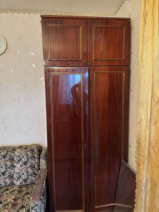 Продам стенку,диван и два кресла