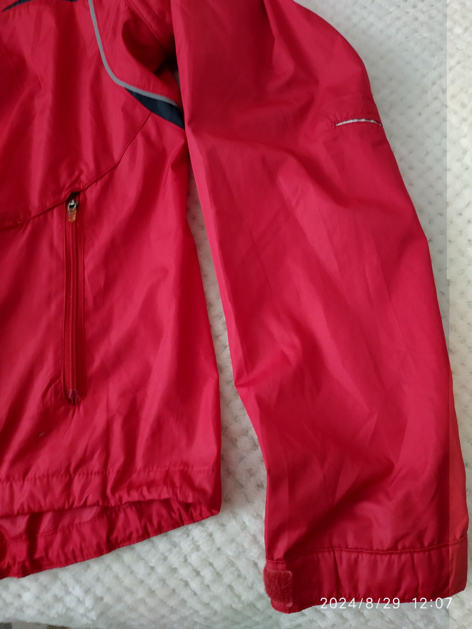 Kurtka damska wiatrówka czerwona r 40/42 , Nike, uzywana