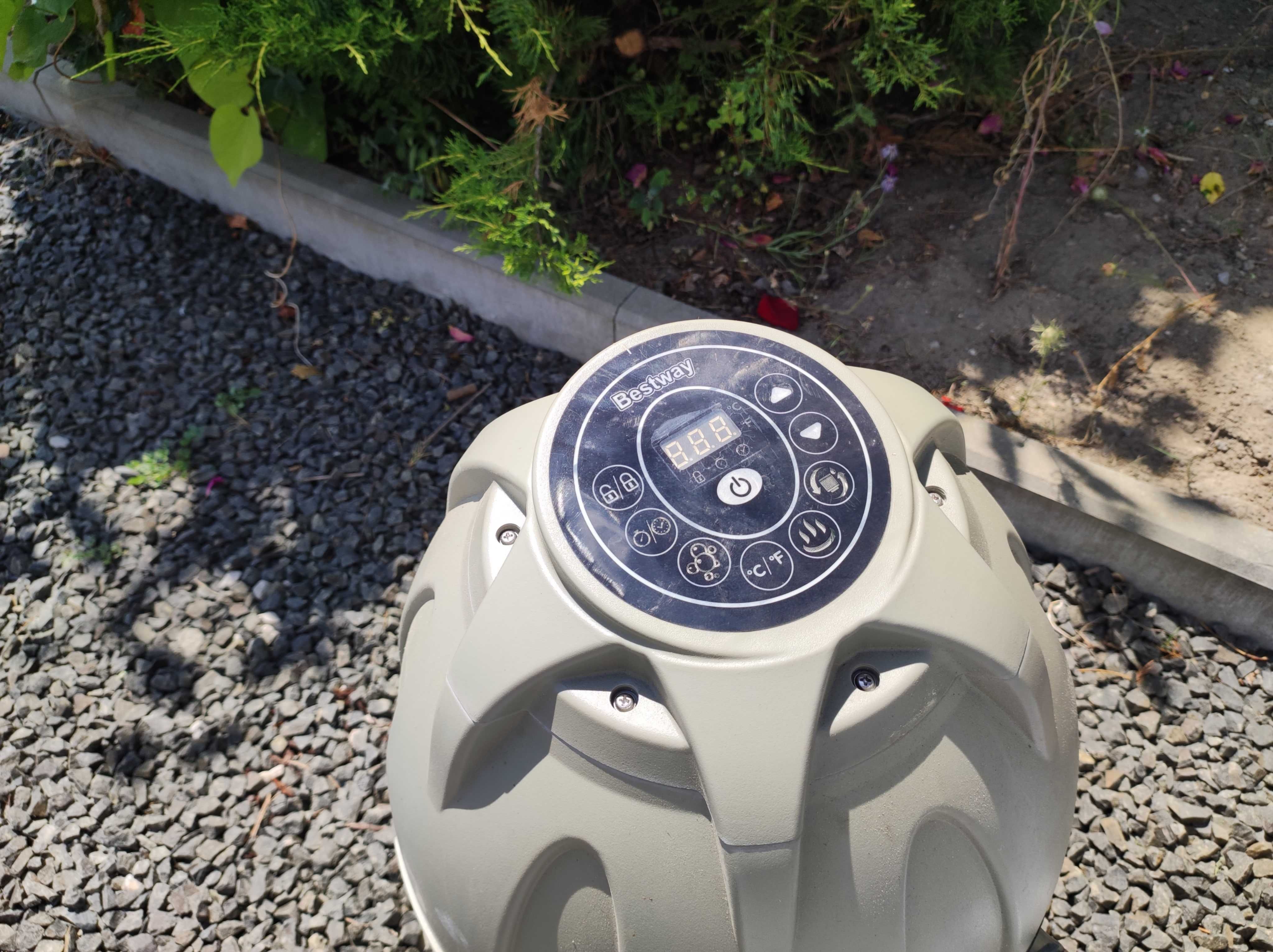 Jacuzzi BESTWAY St. Lucia dla 3 os. Lay-Z-Spa Basen ogrodowy z masażem