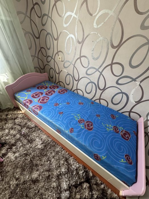 Дитяче ліжко для дівчинки