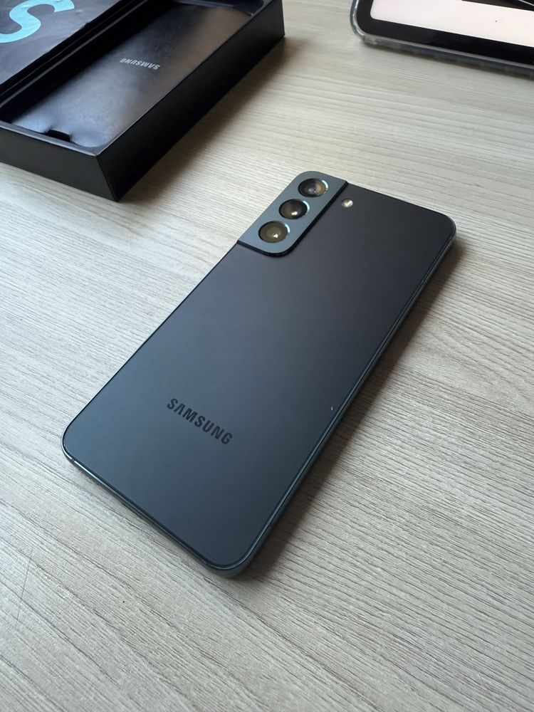 Samsung S 22 8/128 гигабайт