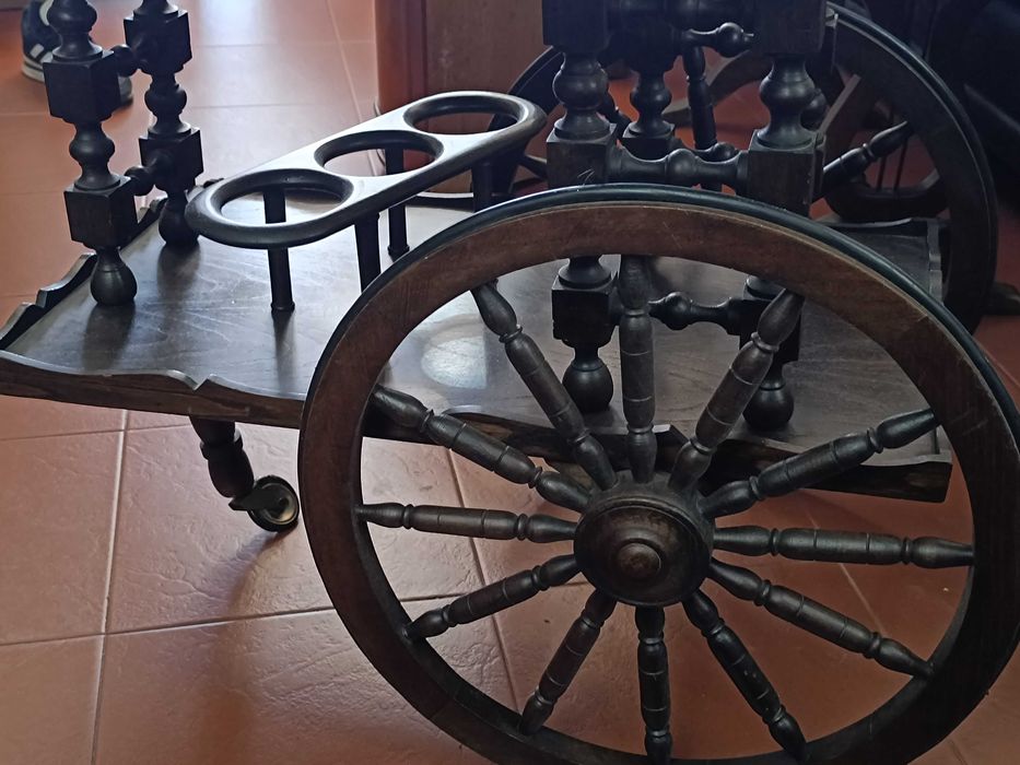 Carro de Bebidas em madeira antigo