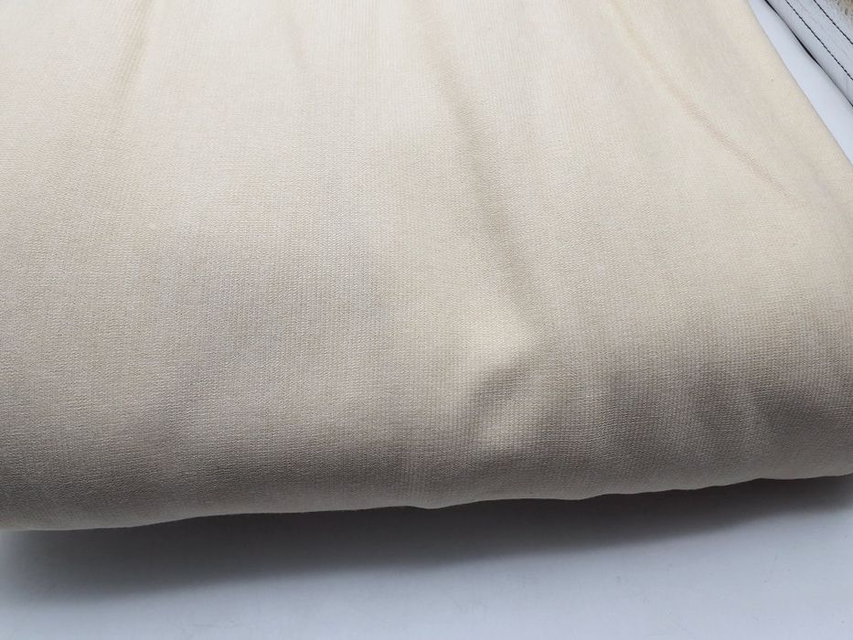 Dzianina ecru kupon 10,50 m.x 142 cm.II gat.