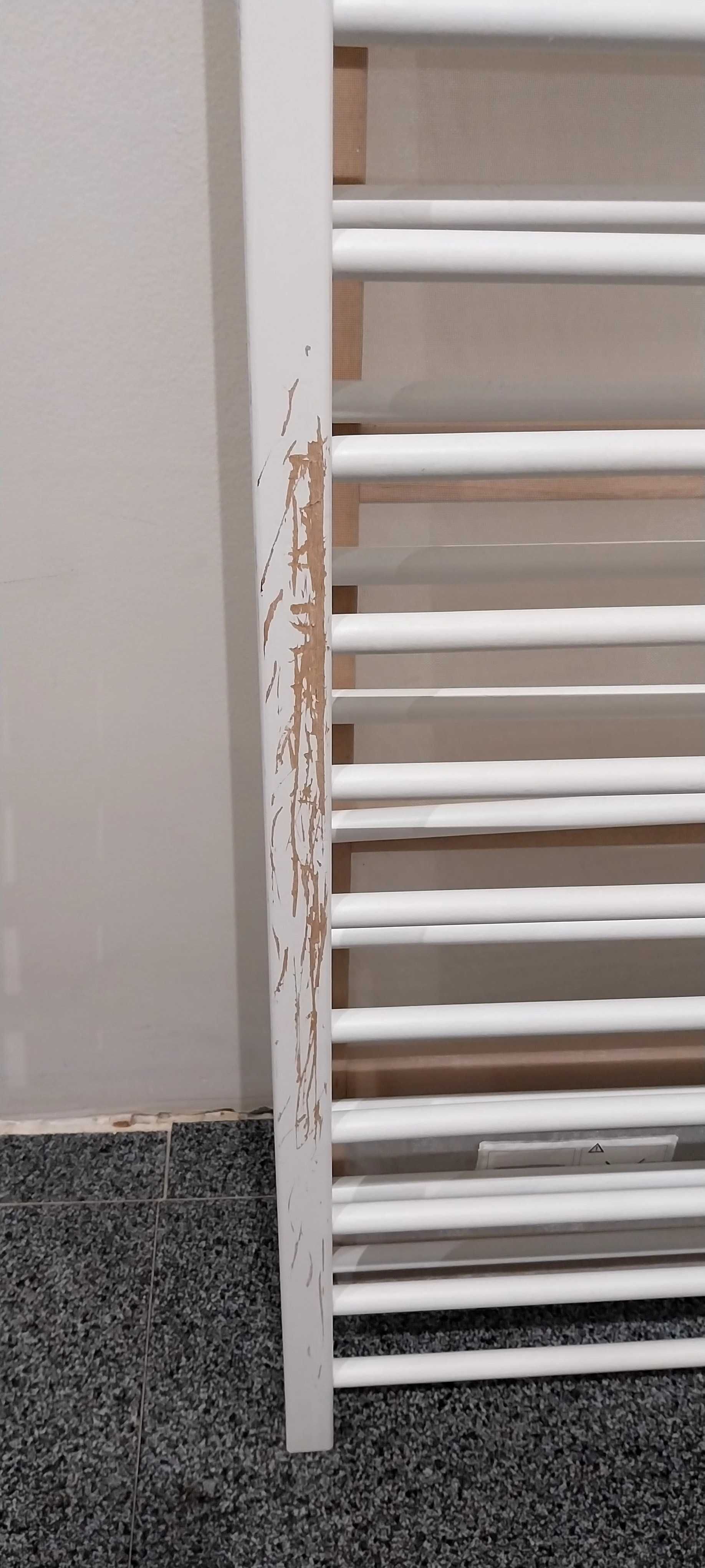 Cama de bebé com colchão