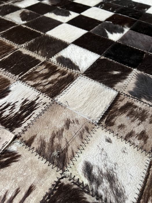 Dywan bydlęca skóra Patchwork czarno bialy ikea