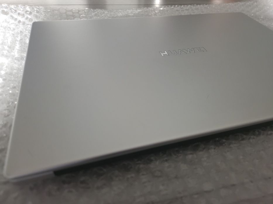 Laptop Huawei matebook 2024 8/256