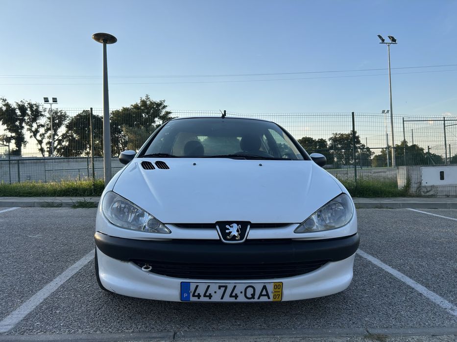 Peugeot 206 1.9D (2000) – Económico, Fiável e Pronto a Circular!