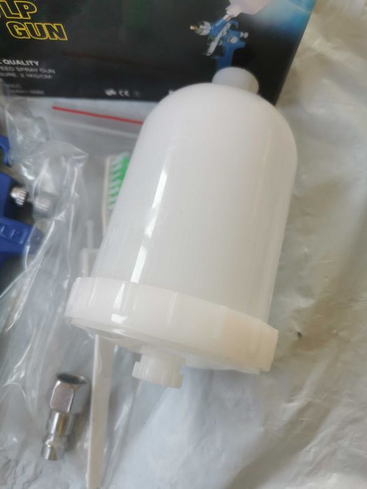 Nowy pistolet lakierniczy mini dysza 1,0, zbiornik 250ml.