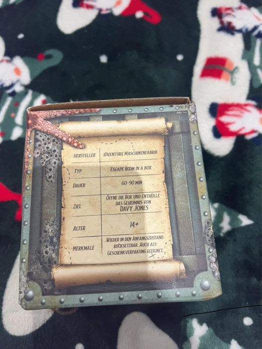 ClueBox intacta e bem estimada.