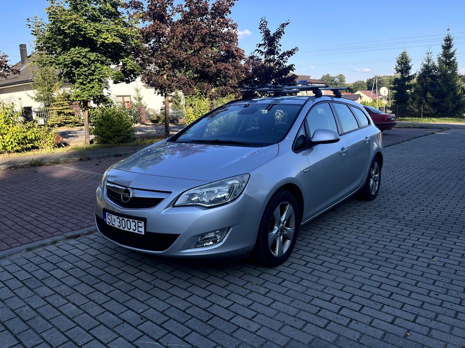 OPEL ASTRA J 2010 rok