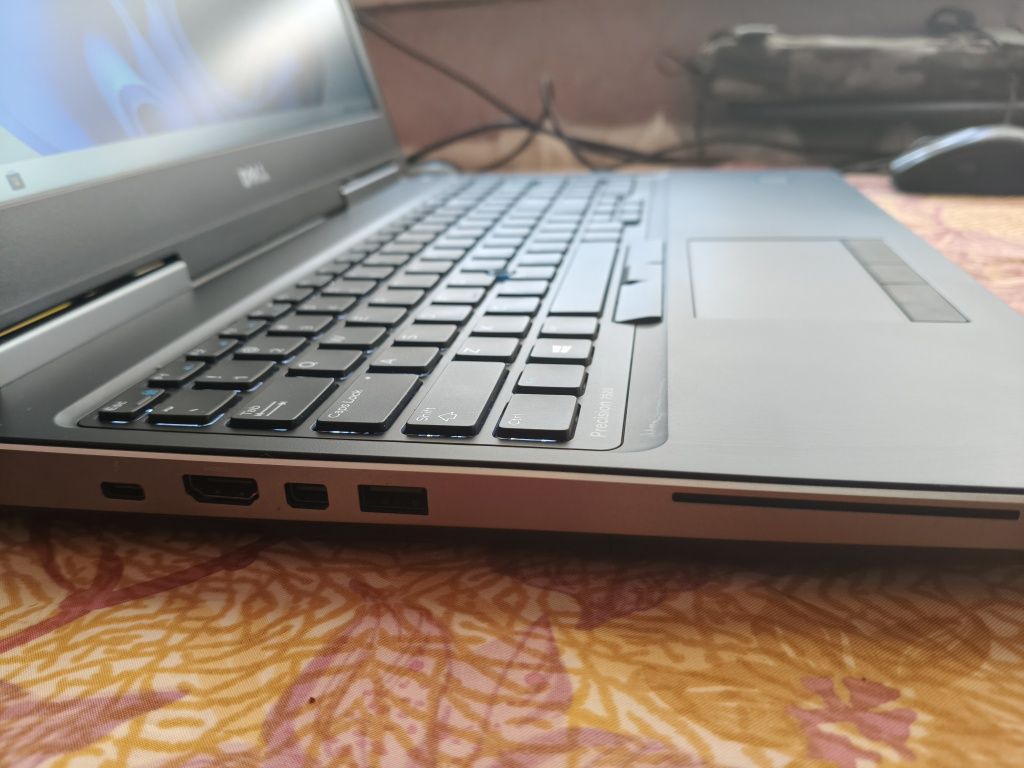 DELL Precision 7520 Xeon E3-1545M v5 15,6 ips, 32/512 M1200 4гб