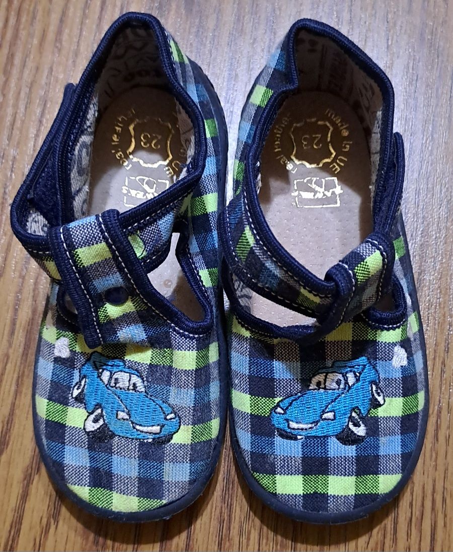 Buty/ kapcie w kratkę